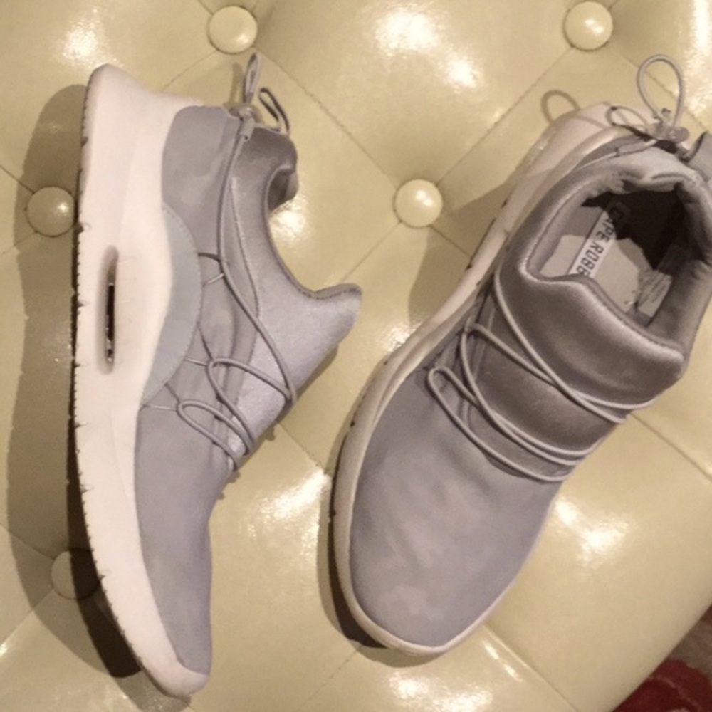 Cape Robbin Frosty Grey pull on sneaker, size 8